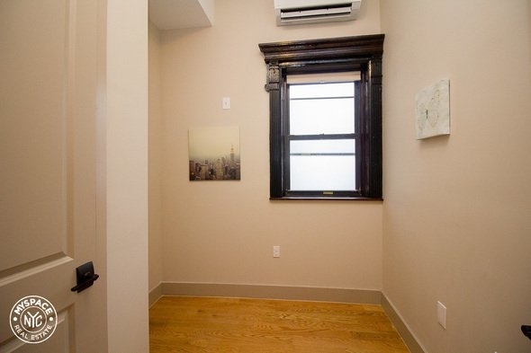 57 Halsey St - Photo 3