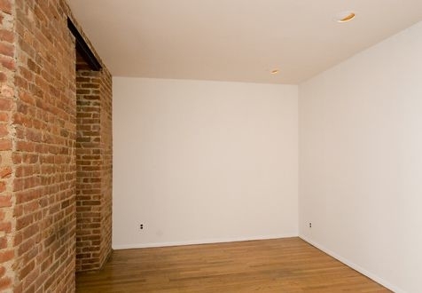 320 E 92nd - Photo 3