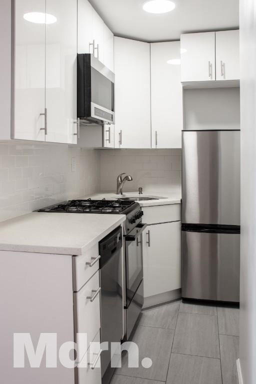 155 East 34th Street - Photo 2