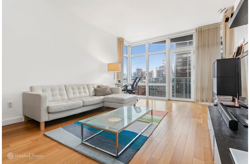 555 West 59th St - Photo 1