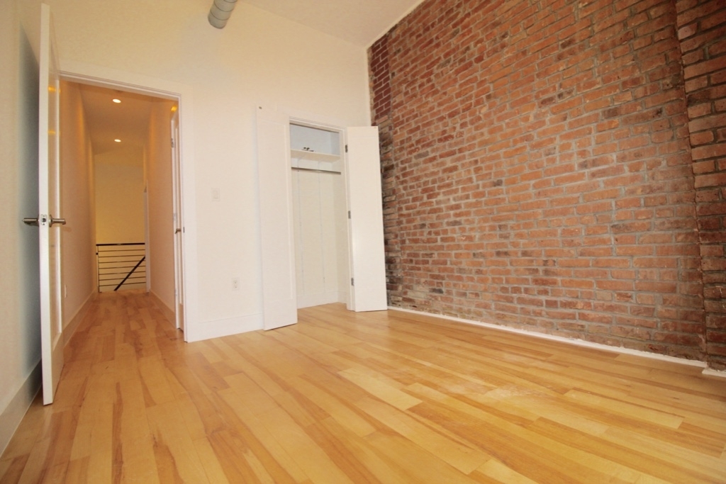 509 Dean Street - Photo 2