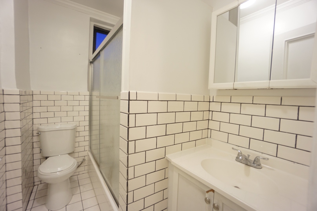 583 West 215th Street - Photo 6