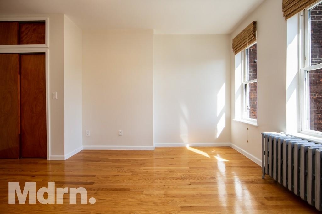 53-17 Metropolitan Avenue - Photo 6