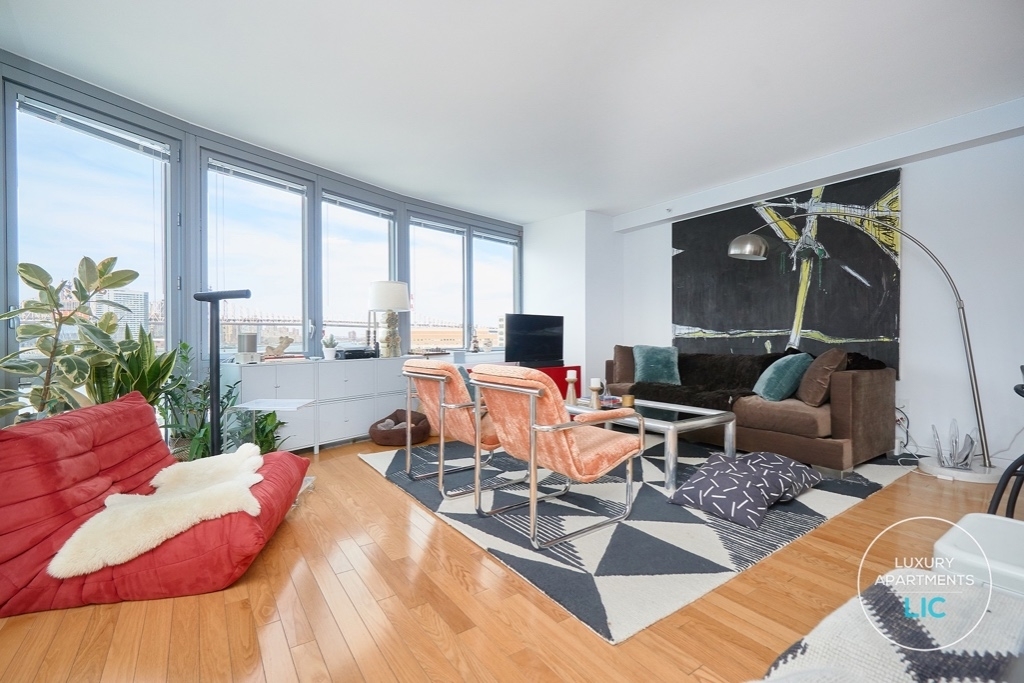 4545 Center Boulevard, Long Island City - Photo 4