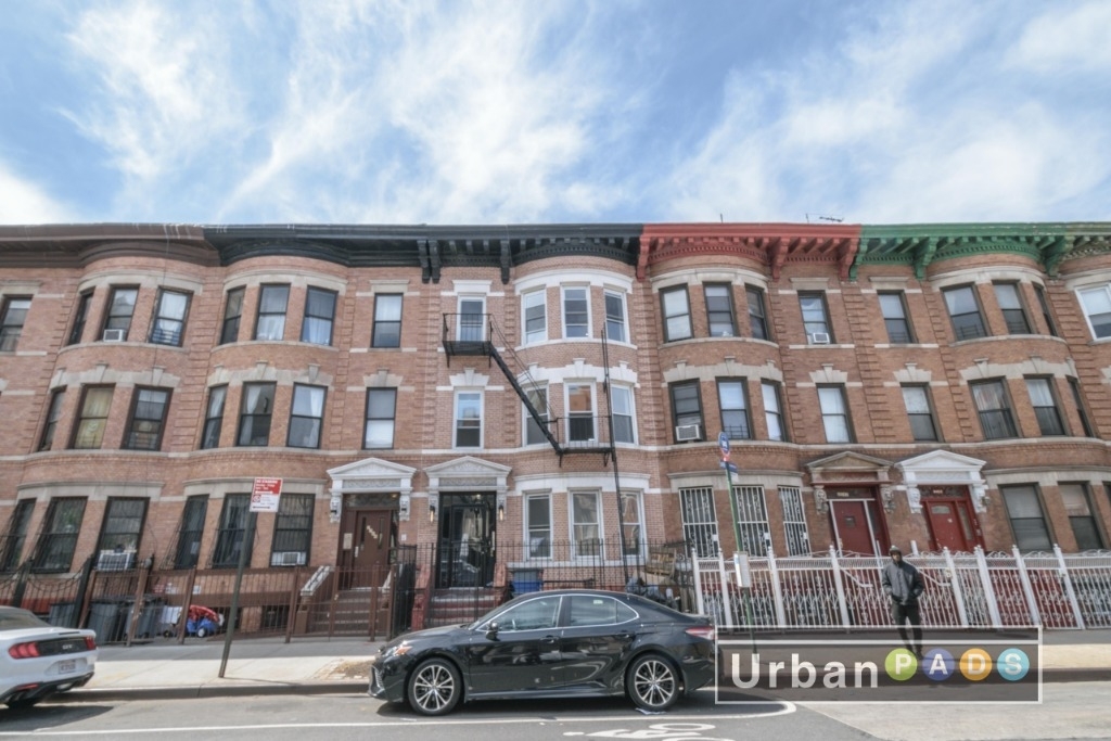 2584 Bedford Ave - Photo 11