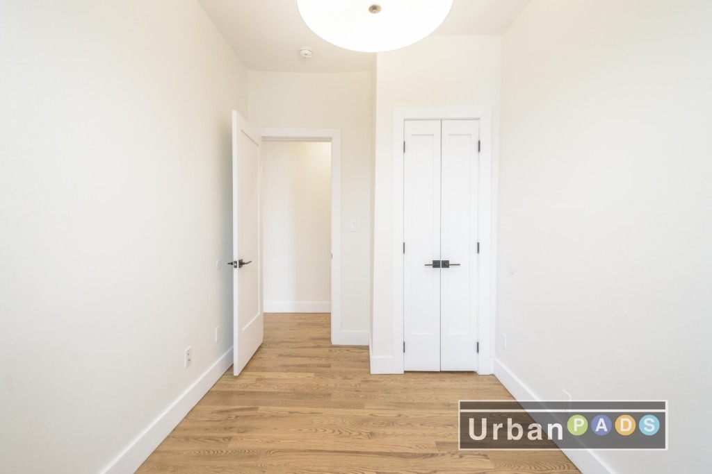 2584 Bedford Ave - Photo 3