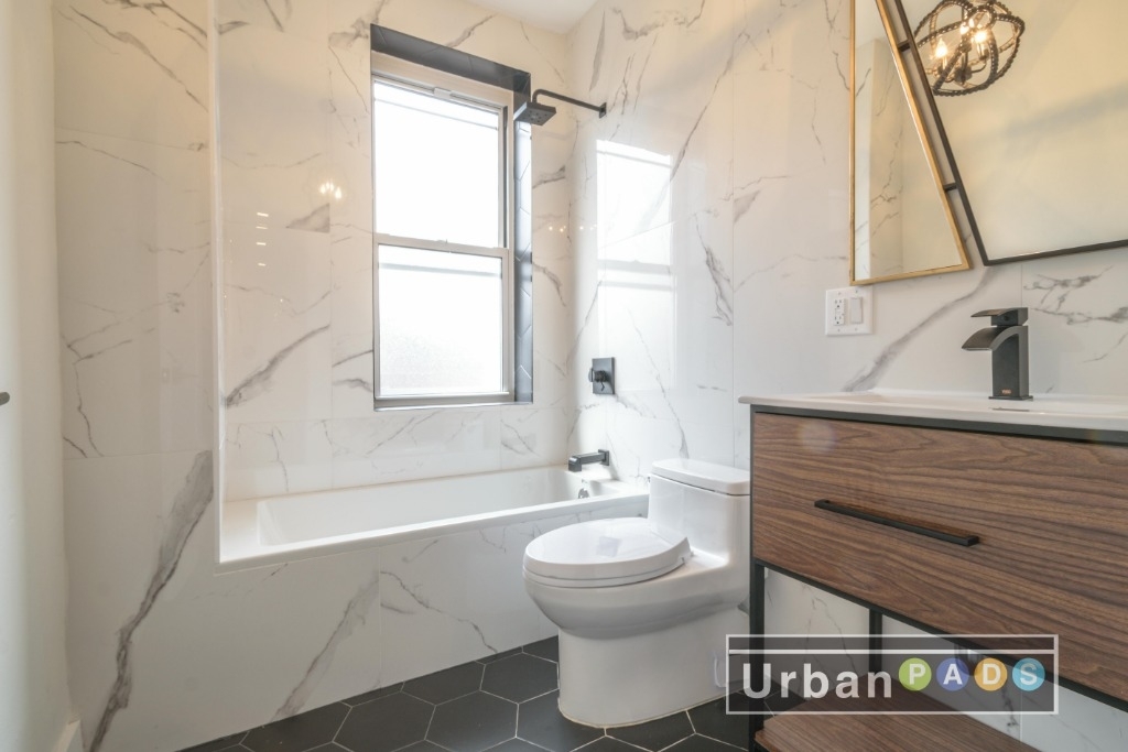 2584 Bedford Ave - Photo 8