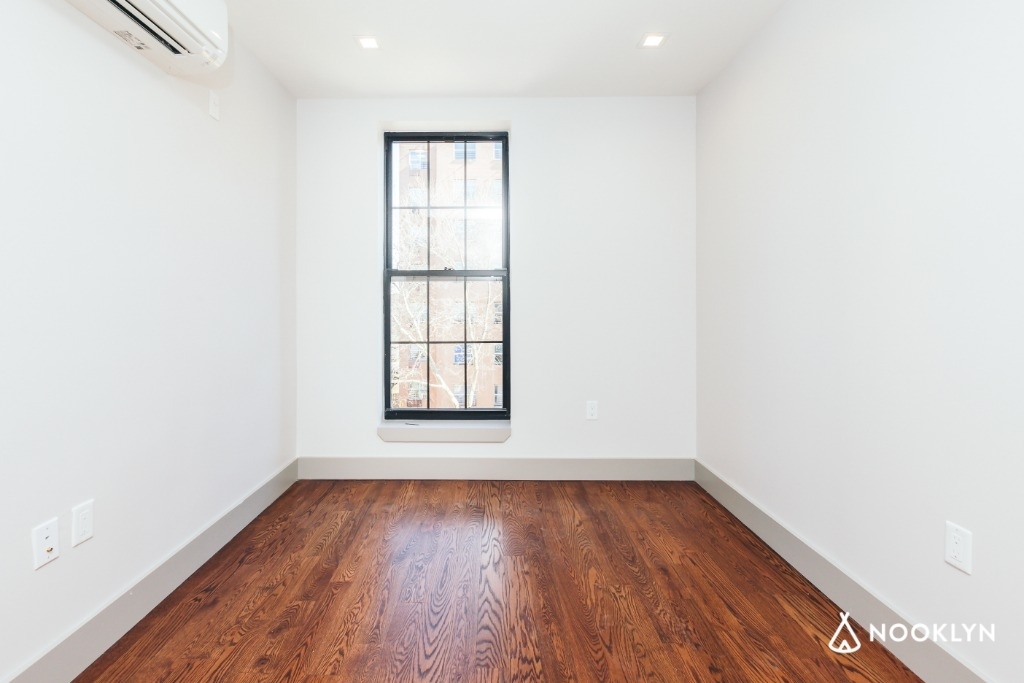 131 Menahan St, Brooklyn Ny - Photo 8