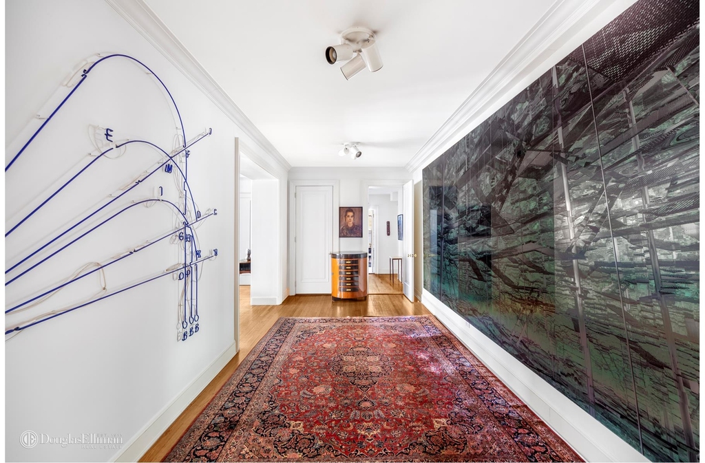 875 Park Avenue - Photo 1