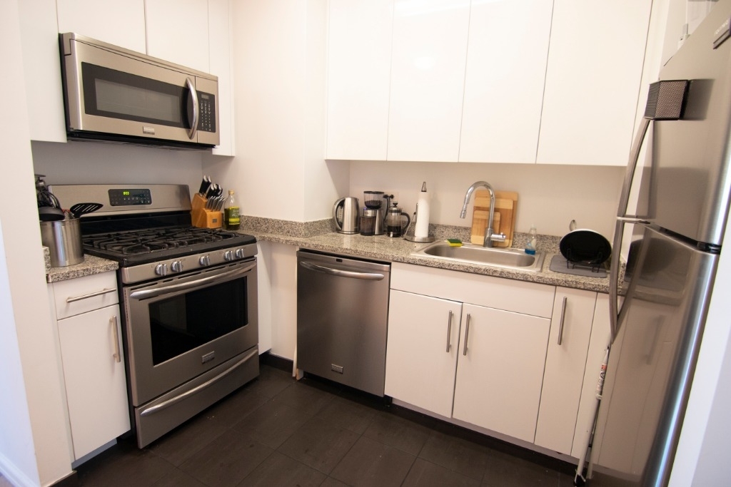 505 West 37 Street - Photo 7