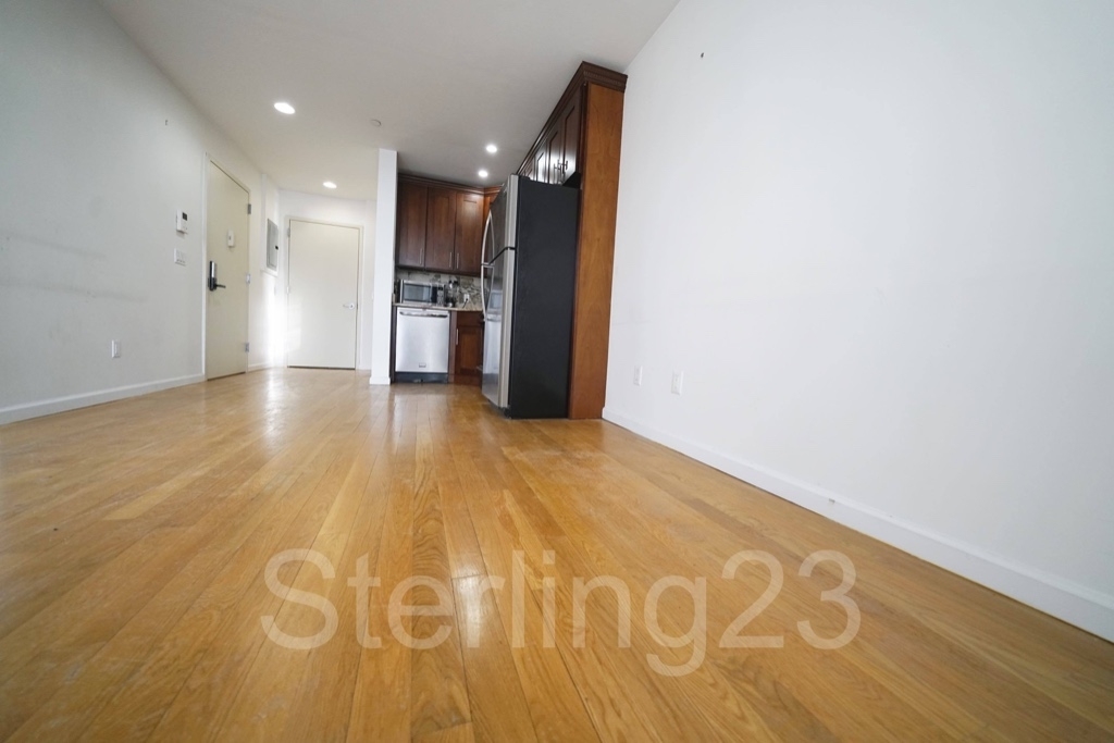 25-15 crescent st - Photo 6