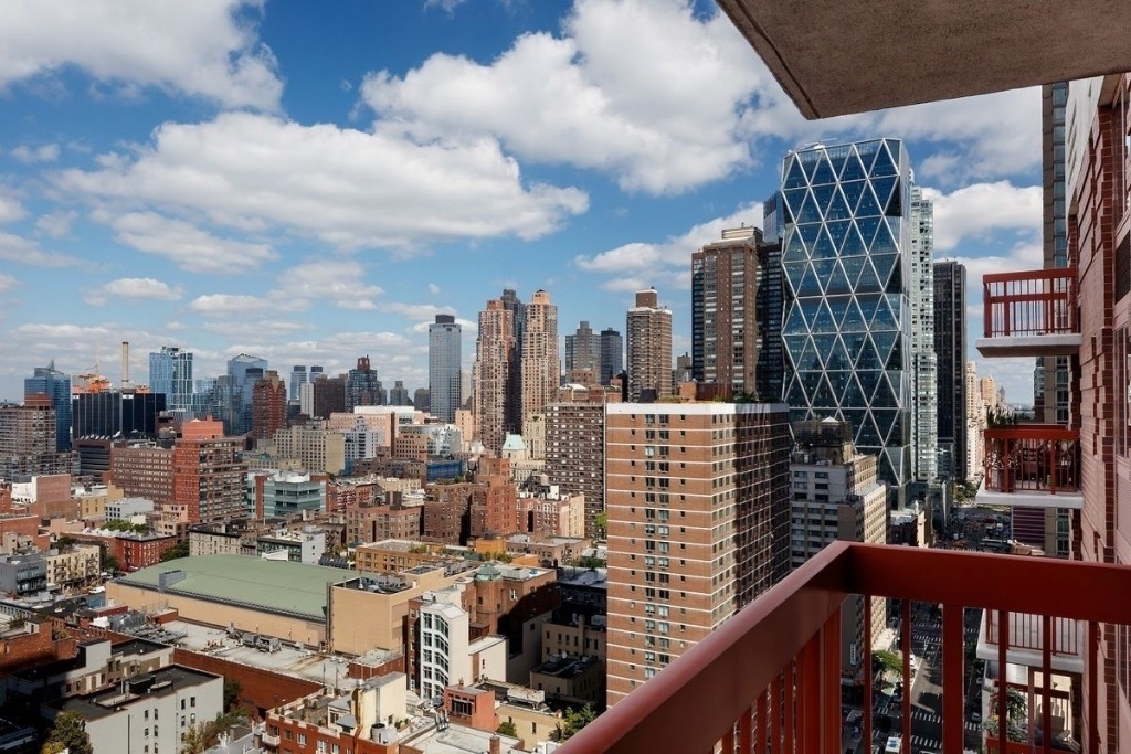 260 West 52nd Street - Photo 6