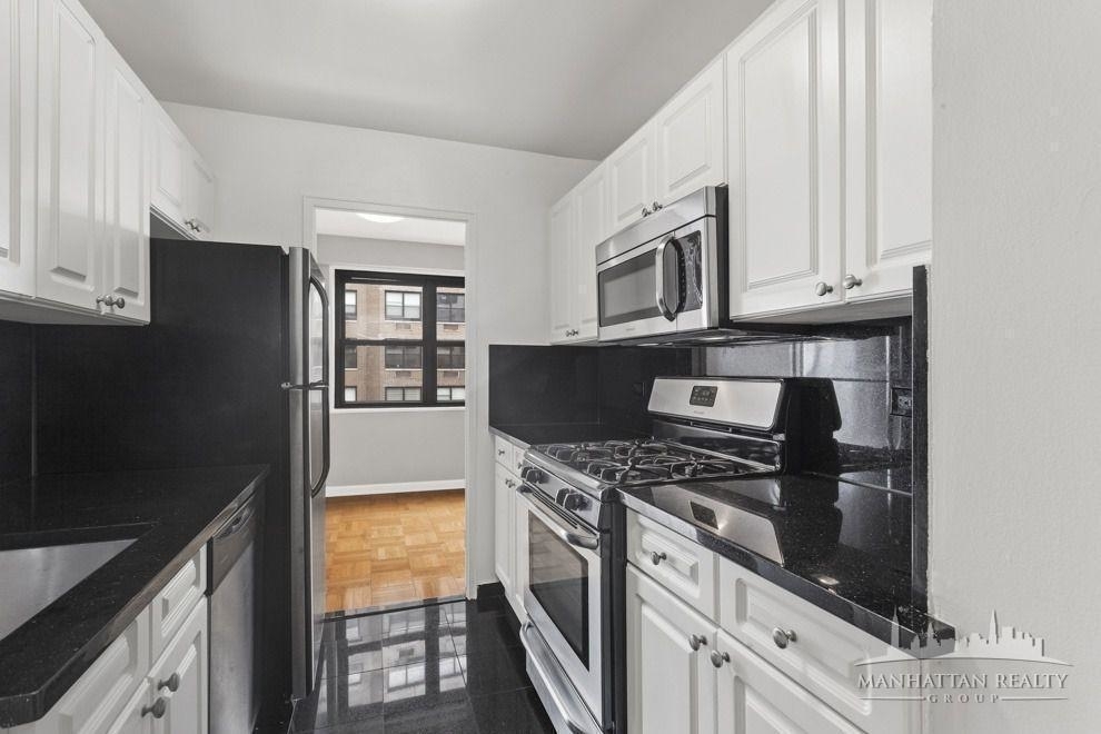 East 86th Street - Photo 1