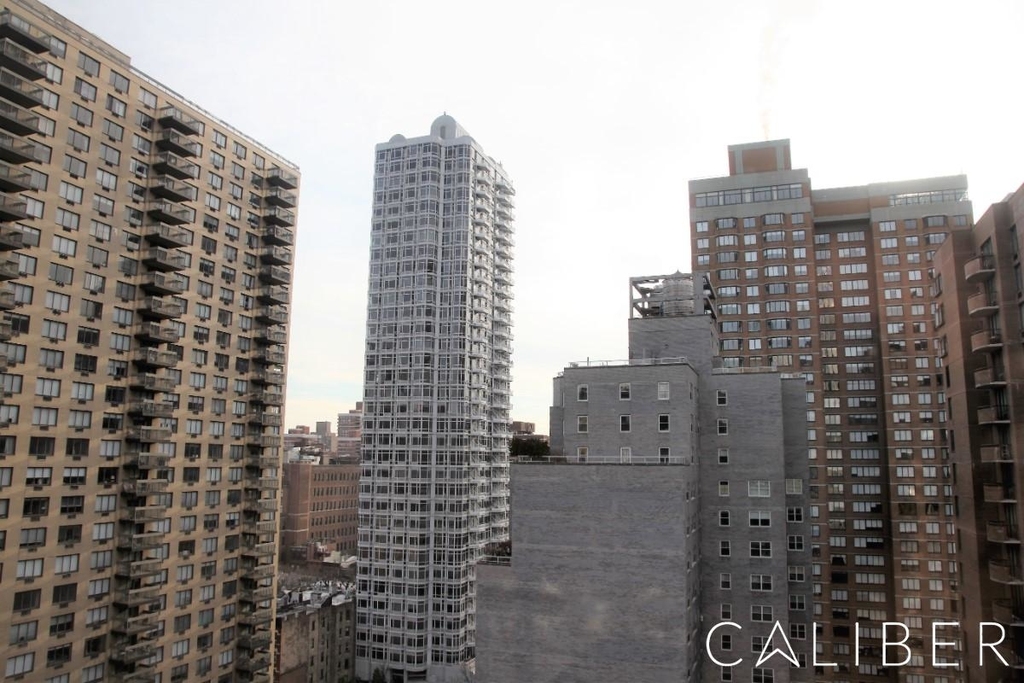 East 34th Street - Photo 8