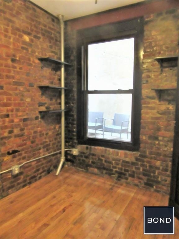 Prime 3 Bedroom on East 11th Street!! - Photo 3