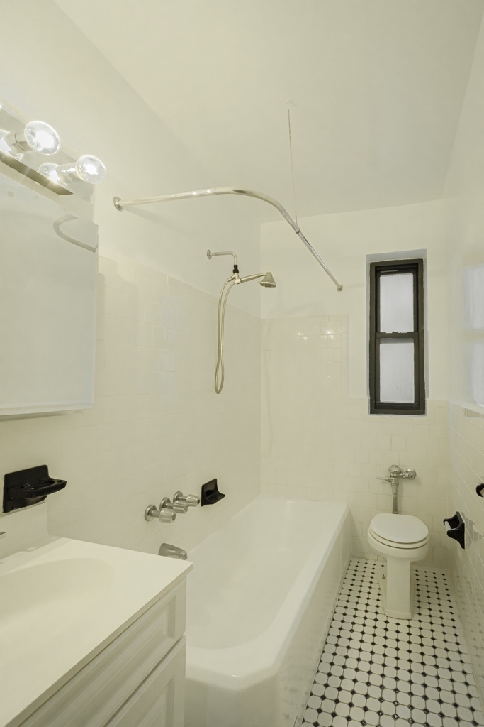 124 East 24th Street - Photo 4