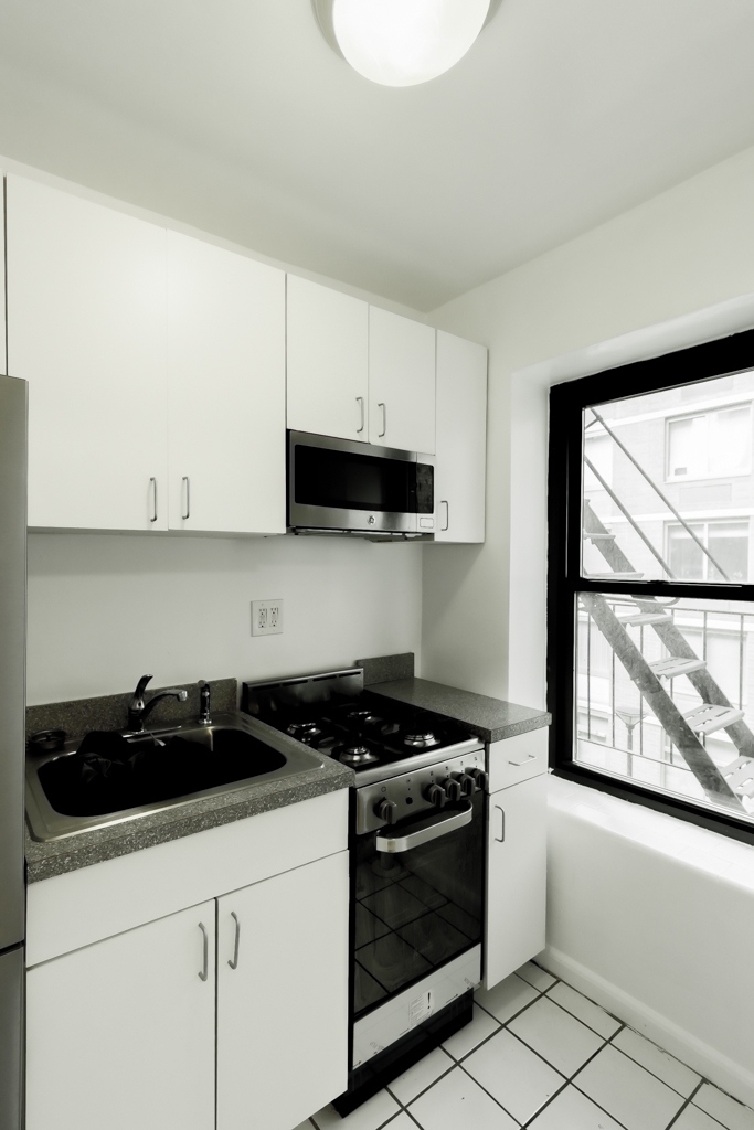 124 East 24th Street - Photo 2