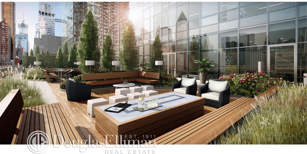 460 West 42nd St - Photo 4