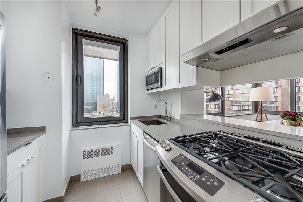 124 West 60th St - Photo 8