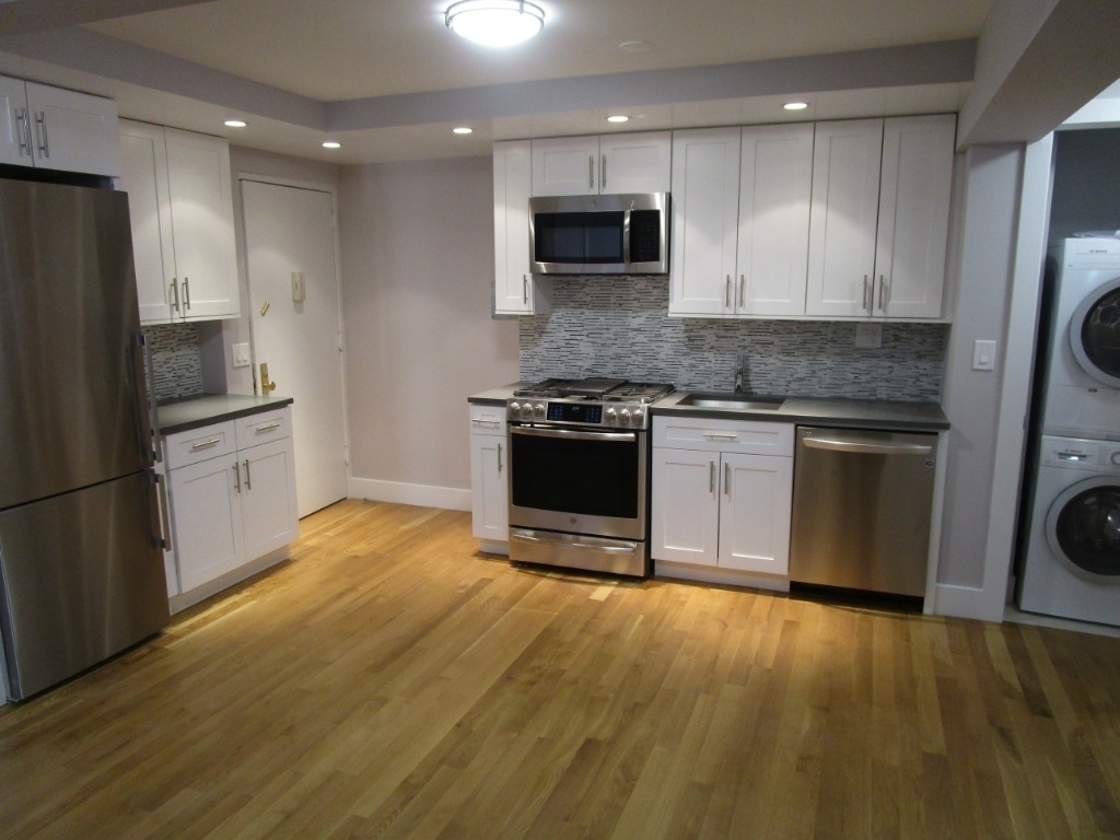  East 52 street - Photo 2