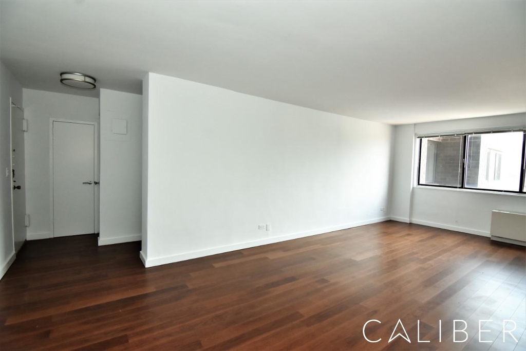 1725 York Avenue - Photo 2