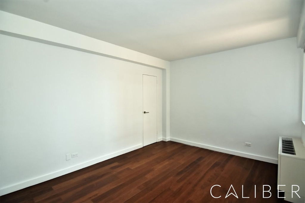 1725 York Avenue - Photo 5