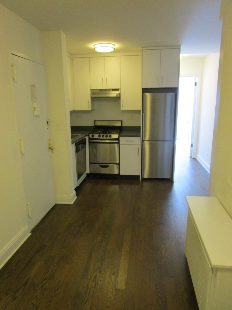 East 89 Street - Photo 1