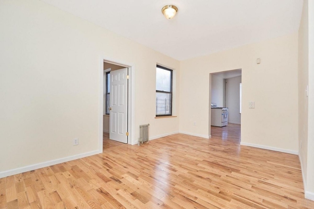 371 Wadsworth Avenue  - Photo 3