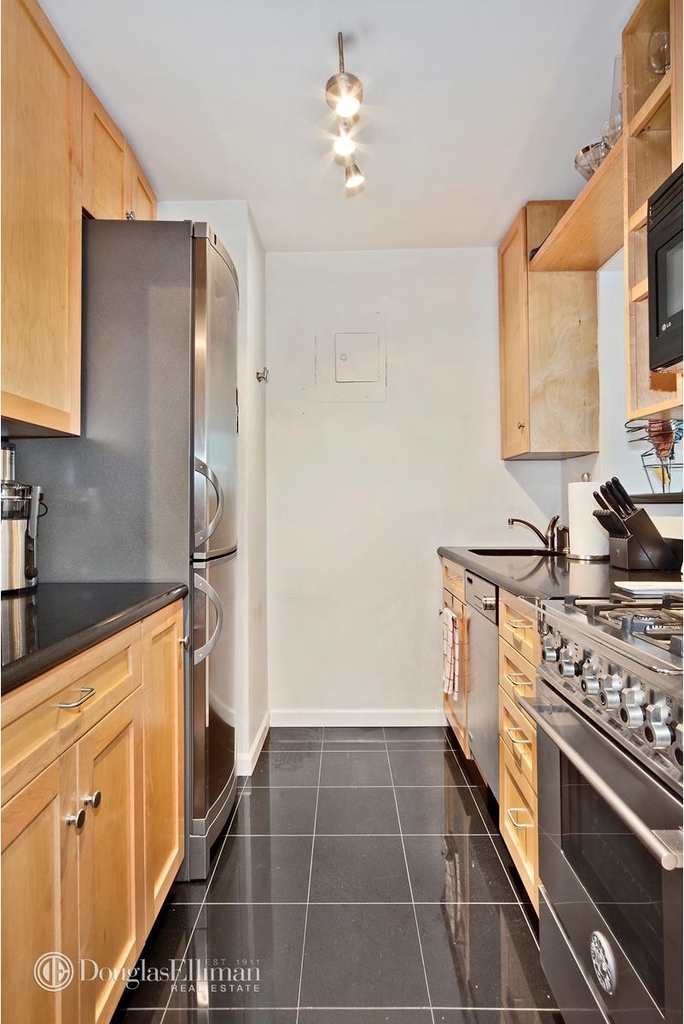 301 East 79th St - Photo 3