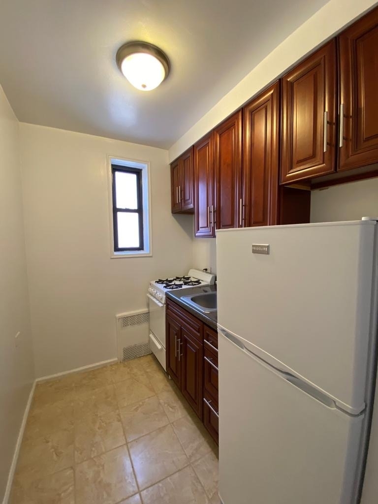 180 East 17th Street - Photo 1