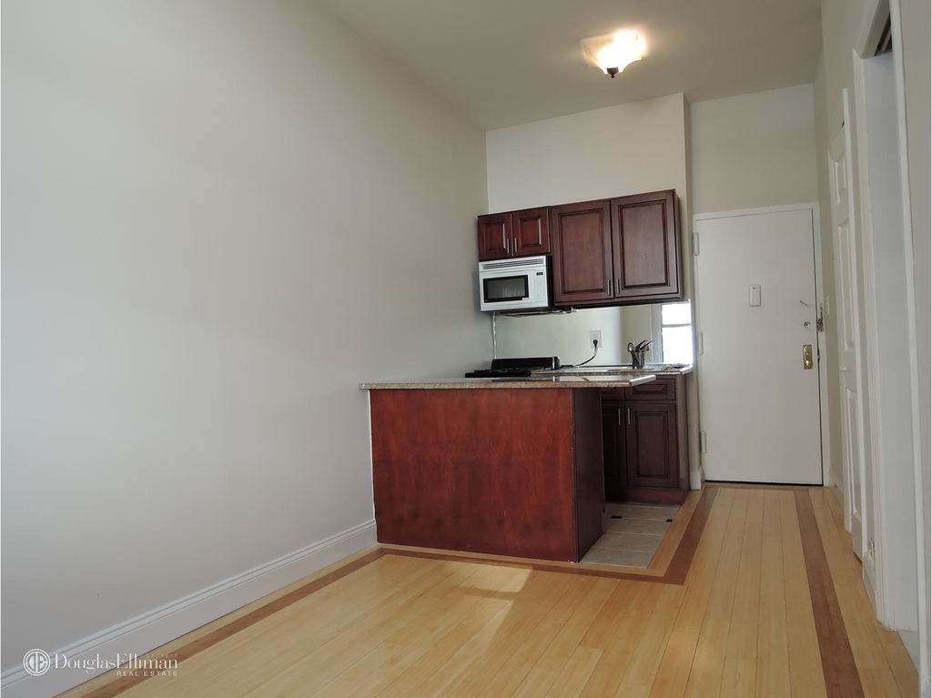 351 West 14th St - Photo 1