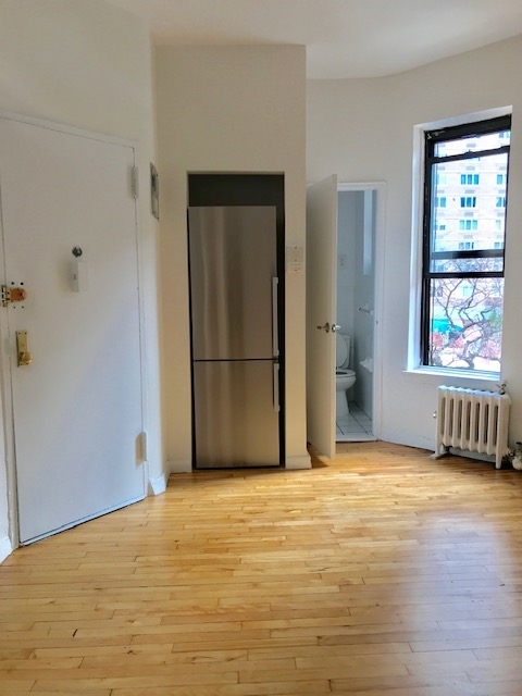  east 93 st - Photo 2