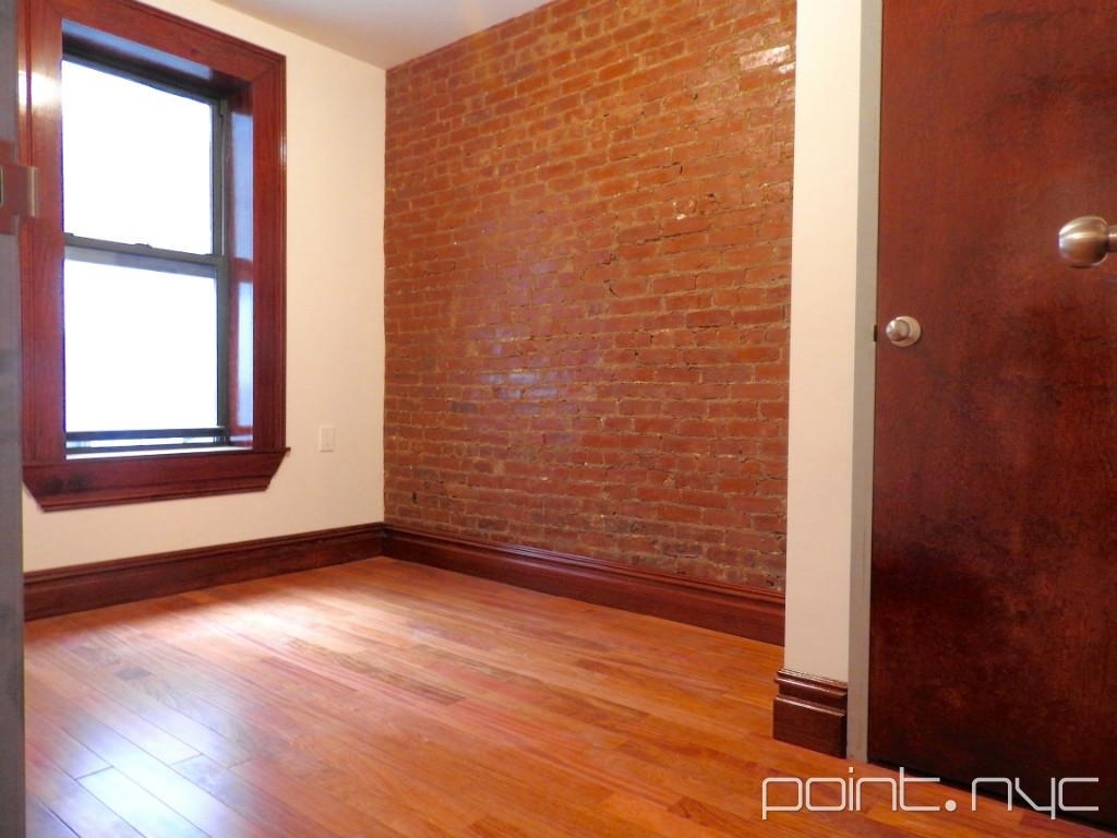 1392 Madison Ave - Photo 3