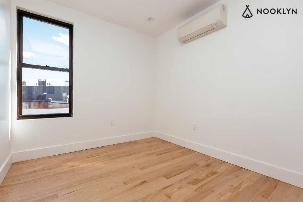 1020 Manhattan ave - Photo 11