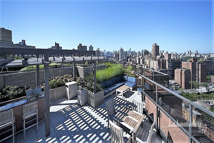 East 96th Street - Photo 12