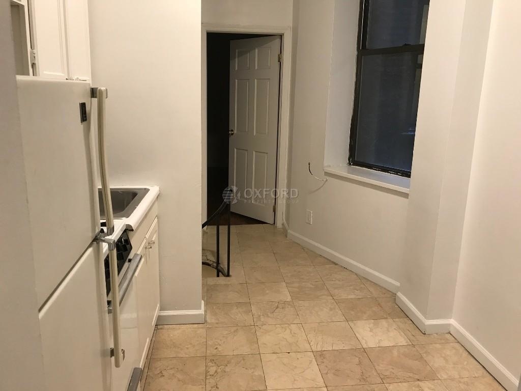 209 East 10th Street - Photo 11