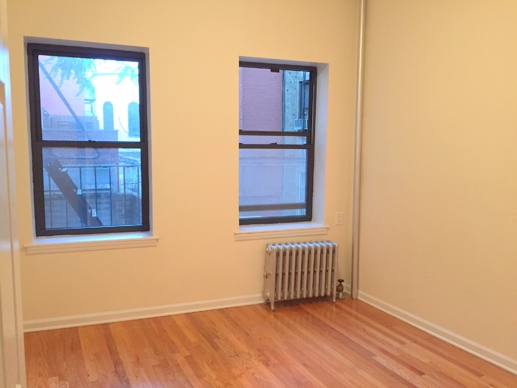 207 Grand Street - Photo 2