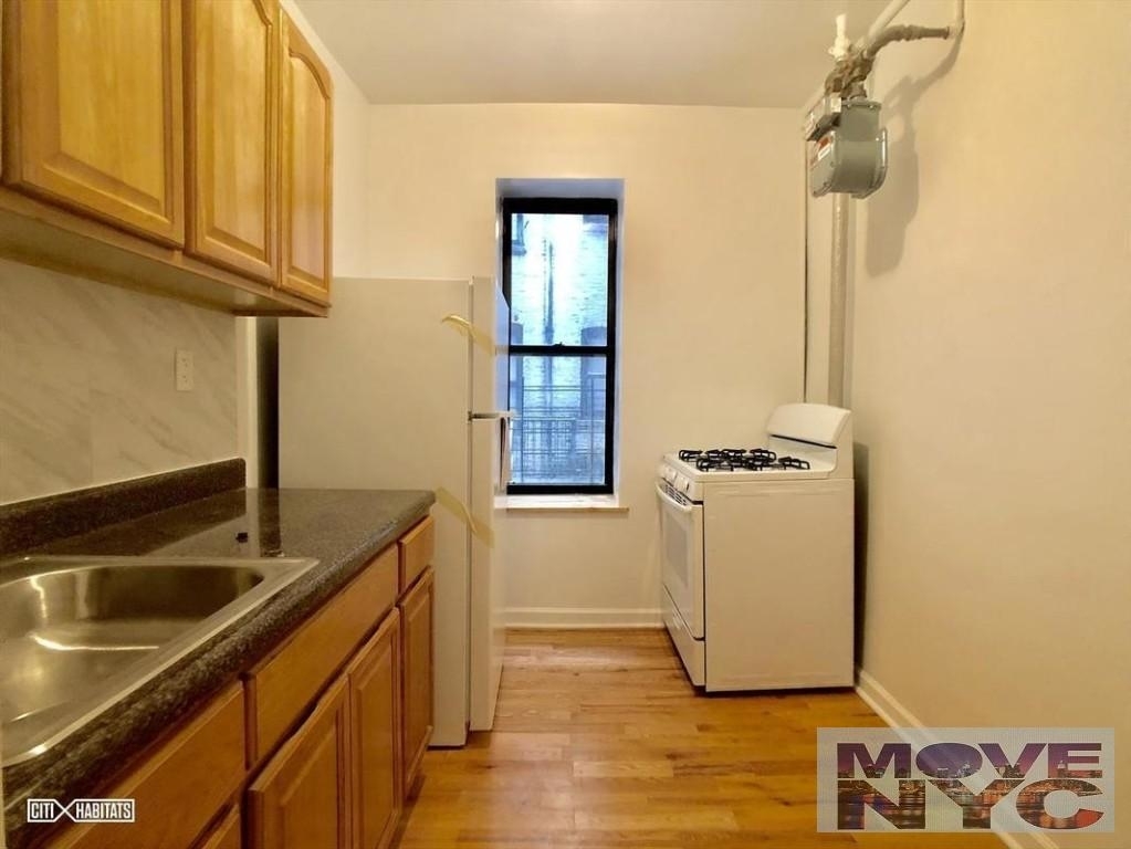 371 Wadsworth Avenue - Photo 0