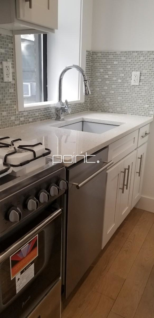 526 East 11th Street - Photo 6