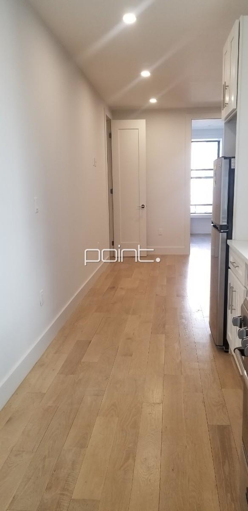 526 East 11th Street - Photo 2