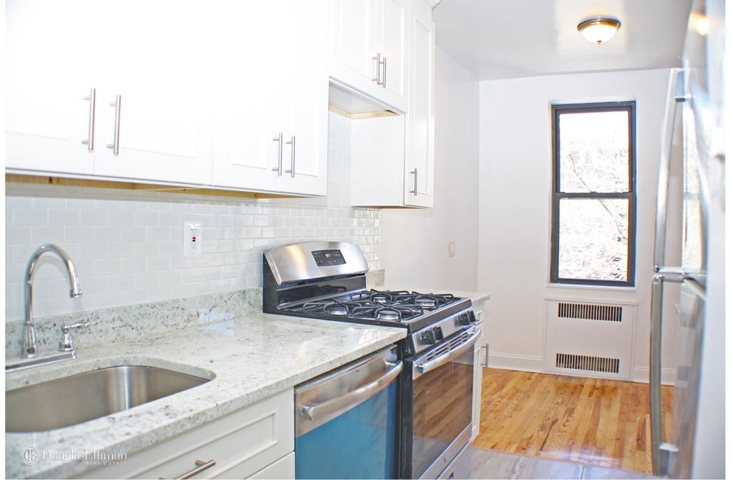 109-15 Queens Boulevard - Photo 4