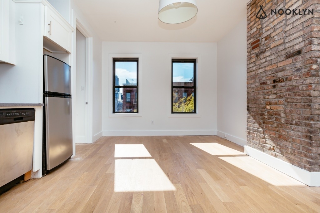 1020 Manhattan Ave - Photo 11