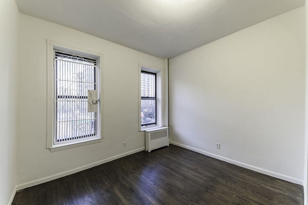 185 Avenue C - Photo 1