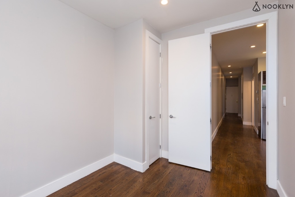 557 Franklin Ave  - Photo 5