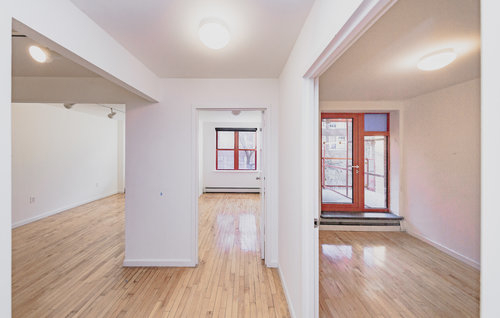 Incredible 3 Bed w/ Balcony in the East Village - Photo 2