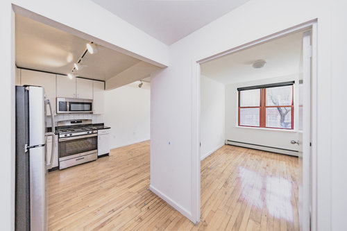 Incredible 3 Bed w/ Balcony in the East Village - Photo 1