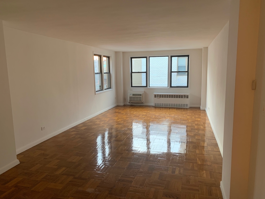 150 East 18th Street Apt 14D - Photo 0