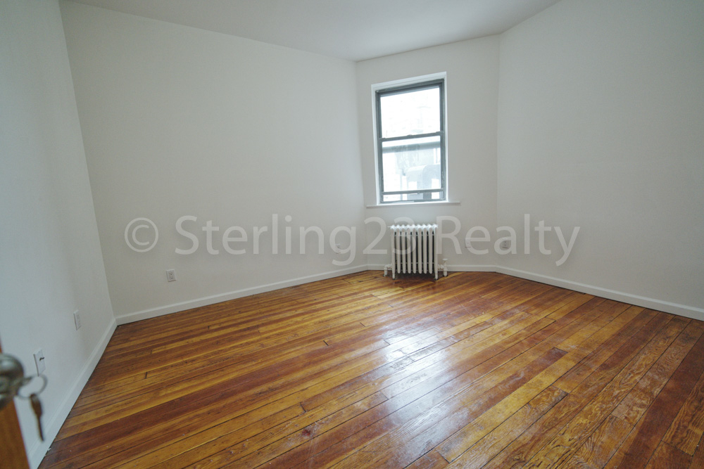 21-06 Newtown Ave, Astoria, Ny 11102 - Photo 4