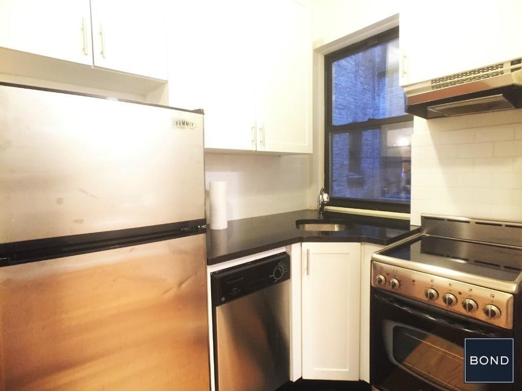 441 West 51 Street - Photo 3