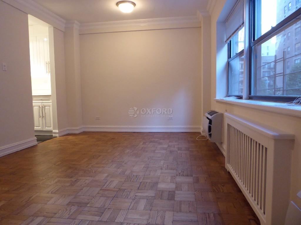 East 70th Street - Photo 2